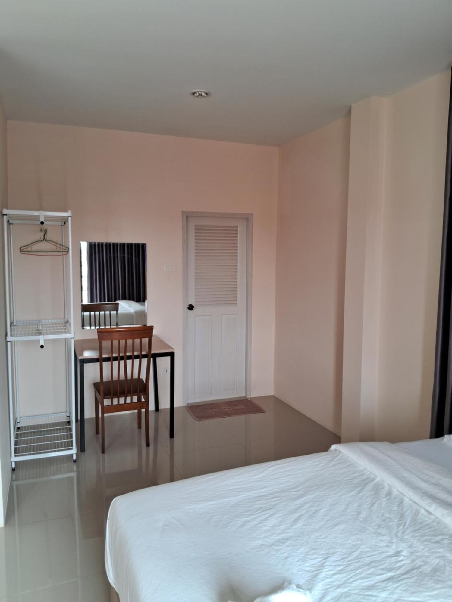 เคทู เกสเฮาส์ Hotel Chonburi Ngoại thất bức ảnh