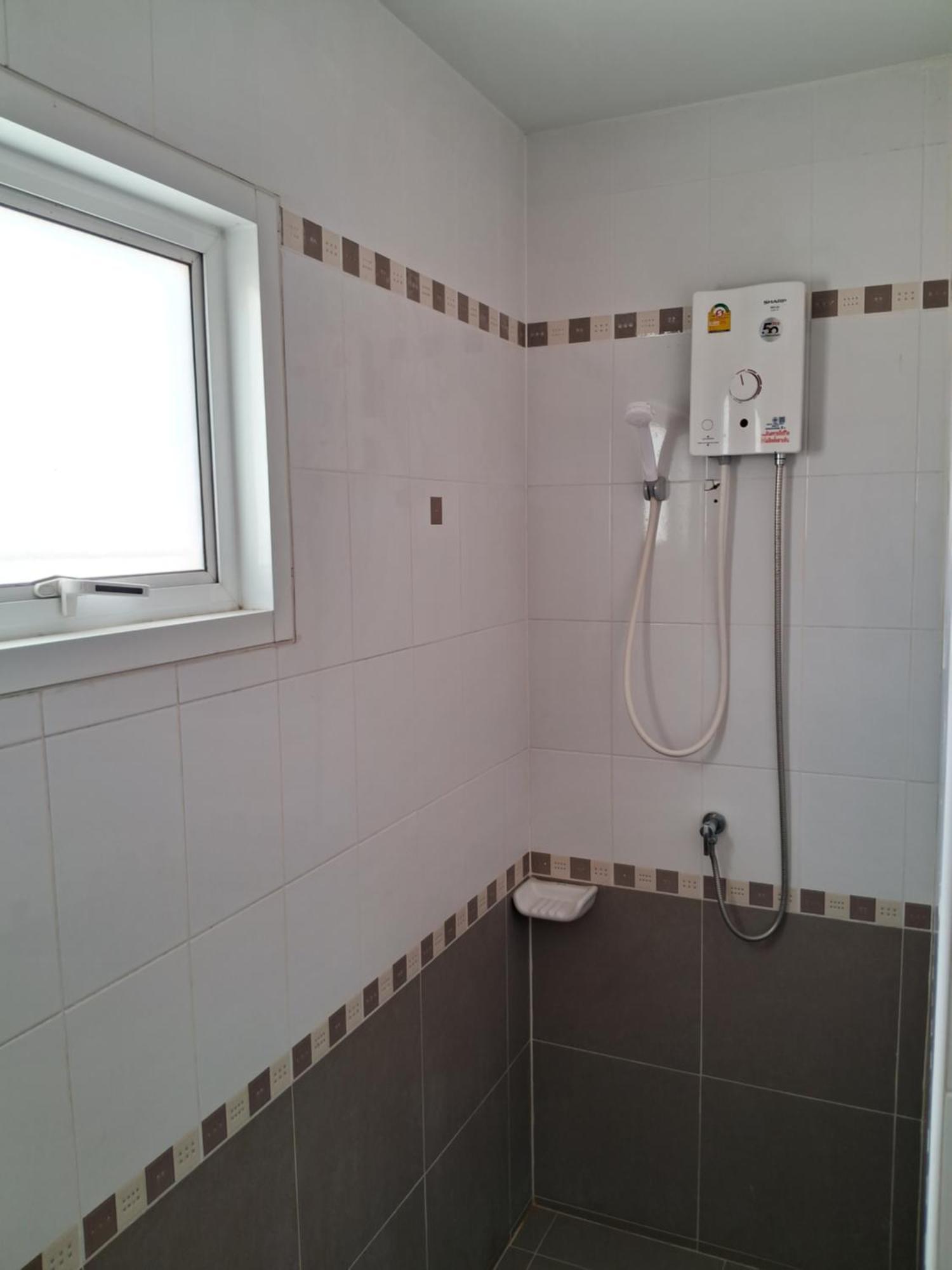 เคทู เกสเฮาส์ Hotel Chonburi Ngoại thất bức ảnh