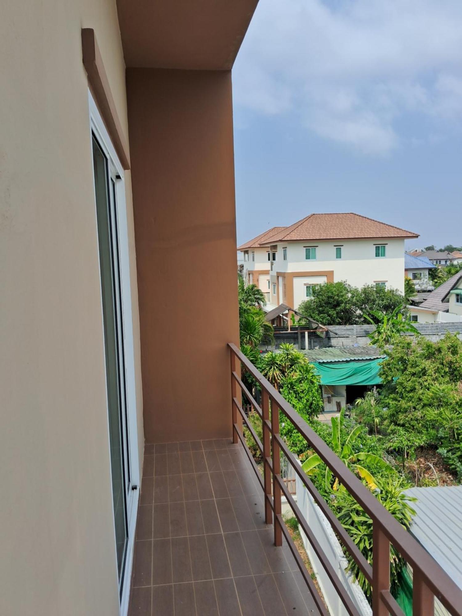 เคทู เกสเฮาส์ Hotel Chonburi Ngoại thất bức ảnh