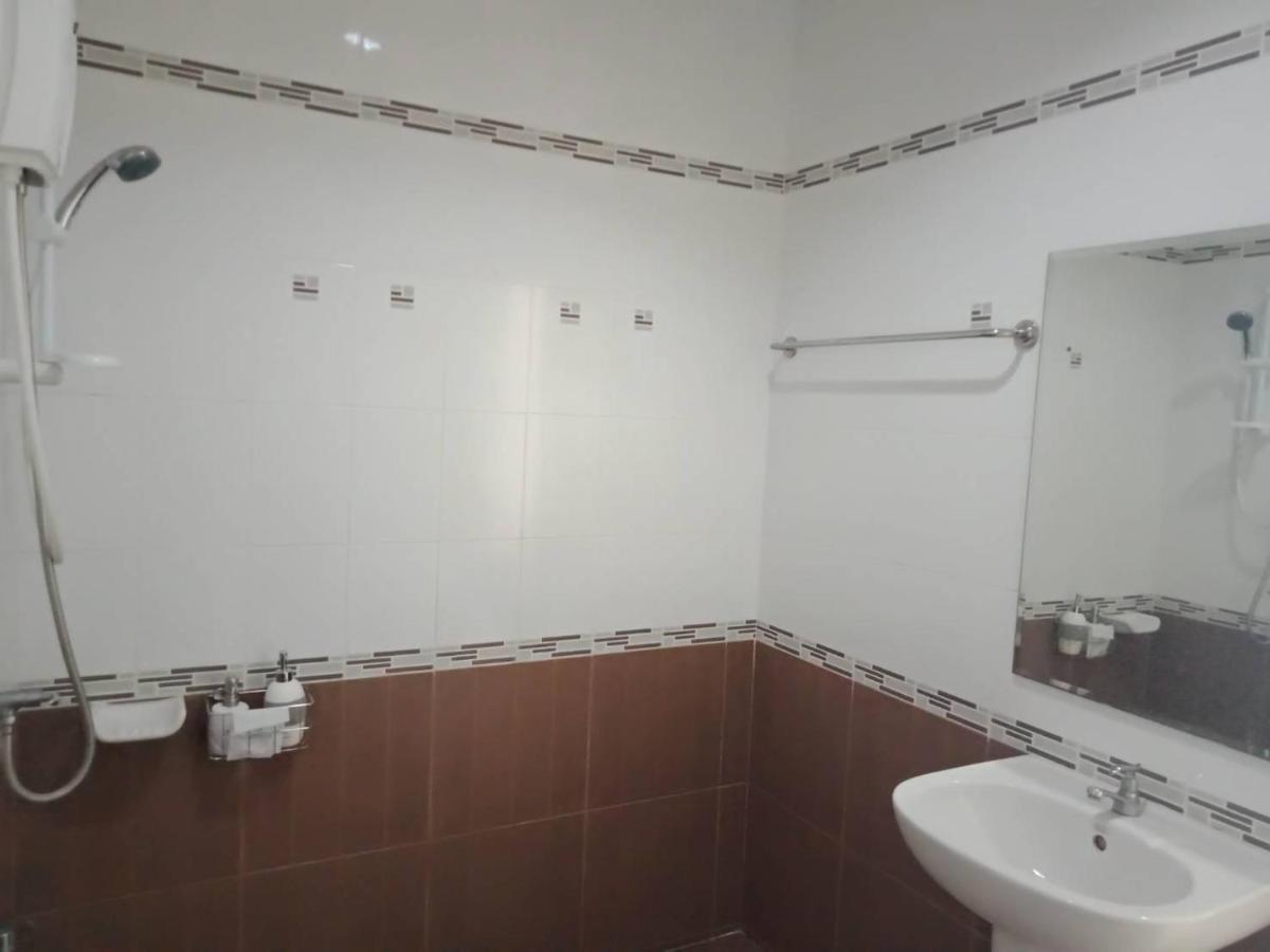 เคทู เกสเฮาส์ Hotel Chonburi Ngoại thất bức ảnh